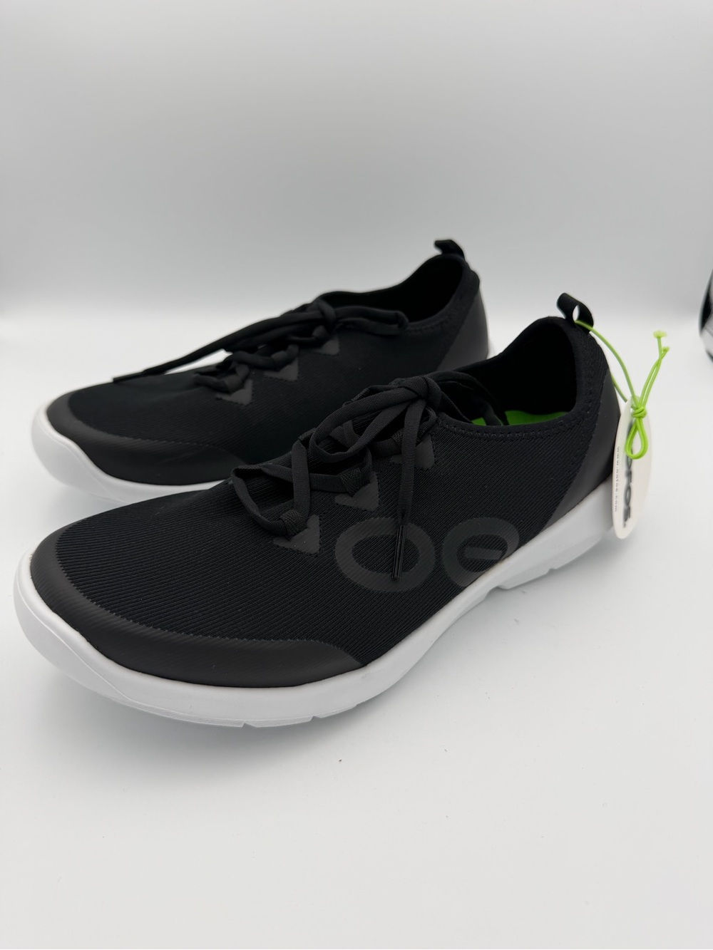 NEW OOFOS OOmg Sport LS Low Recovery Shoes - Black/White - Men’s 10